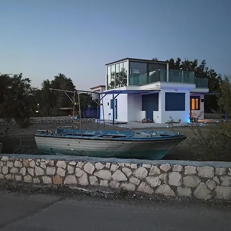 Beautiful Beachfront In Lixouri, Greece * ケファロニア